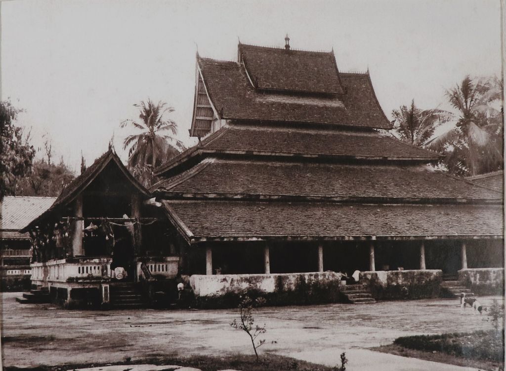 ຮູບພາບຂາວດໍາ ທັດສະນີຍະພາບວັດໃຫມ່ ສຸວັນນະພູມມາຣາມ ປີ 1940