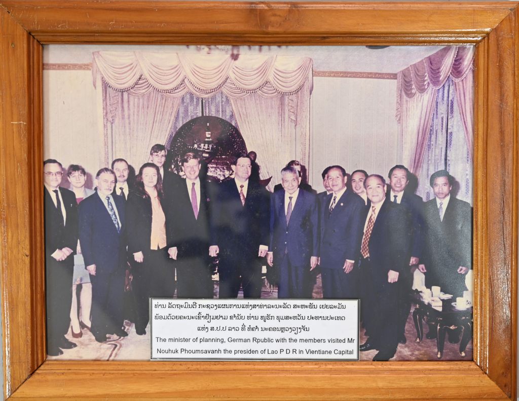 ທ່ານ ລັດຖະມົນຕີ ແຫ່ງເຢຍລະມັນນີພ້ອມຄະນະເຂົ້າຢ້ຽມຢາມທ່ານ ໜູຮັກພູມສະຫວັນ ປະທານປະເທດແຫ່ງ ສປປ ລາວ ທີ່ ຫໍຄຳ, ນະຄອນຫຼວງວຽງຈັນ