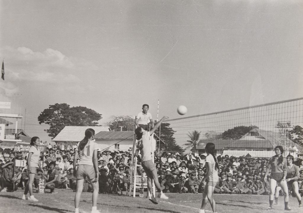 ກິ​ລາ​ບານ​ສົ່ງ