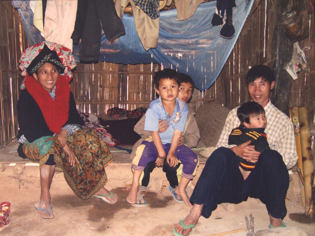 ຄອບຄົວຊົນເຜົ່າອາຄາ ແຂວງຫຼວງນ້ຳທາ