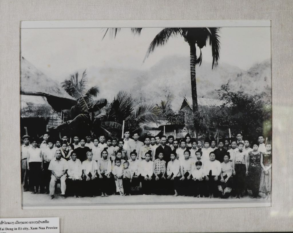 ຮູບ​ພ​າບຂາວດຳ ເຜົ່າໄຕແດງເມືອງແອດ ແຂວງຊຳເໜືອ ປິ1951