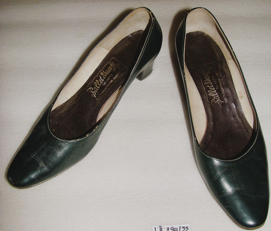 ເກີບຢ່ອງ ສົ້ນຫນາ ຫນັງສີຂຽວ