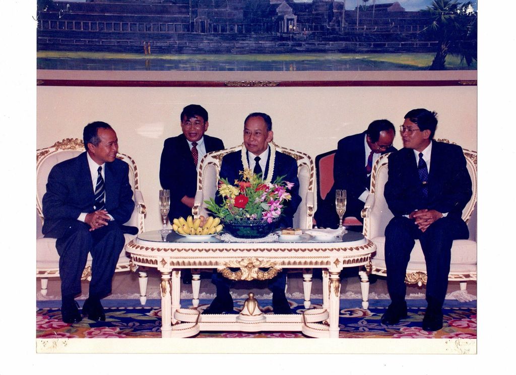 ທ່ານ ຄຳ​ໄຕ ສີ​ພັນ​ດອນ ຕ້ອນ​ຮັບ​ແຂກ​ຕ່າງ​ປະ​ເທດ