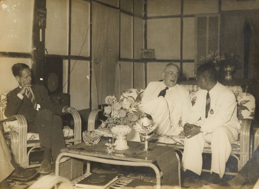 ເຈົ້າ​ສີ​ສະ​ຫວ່າງ​ຢ້ຽມ​ຢາມ​ຕ່າງ​ປະ​ເທດ