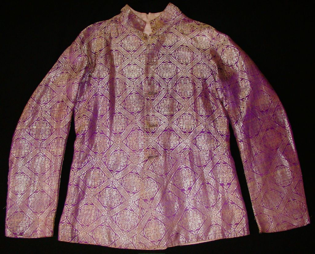 ເສື້ອເຢຍລະບັບ ຜ້າໄຫມສີອິດອ່ອນ