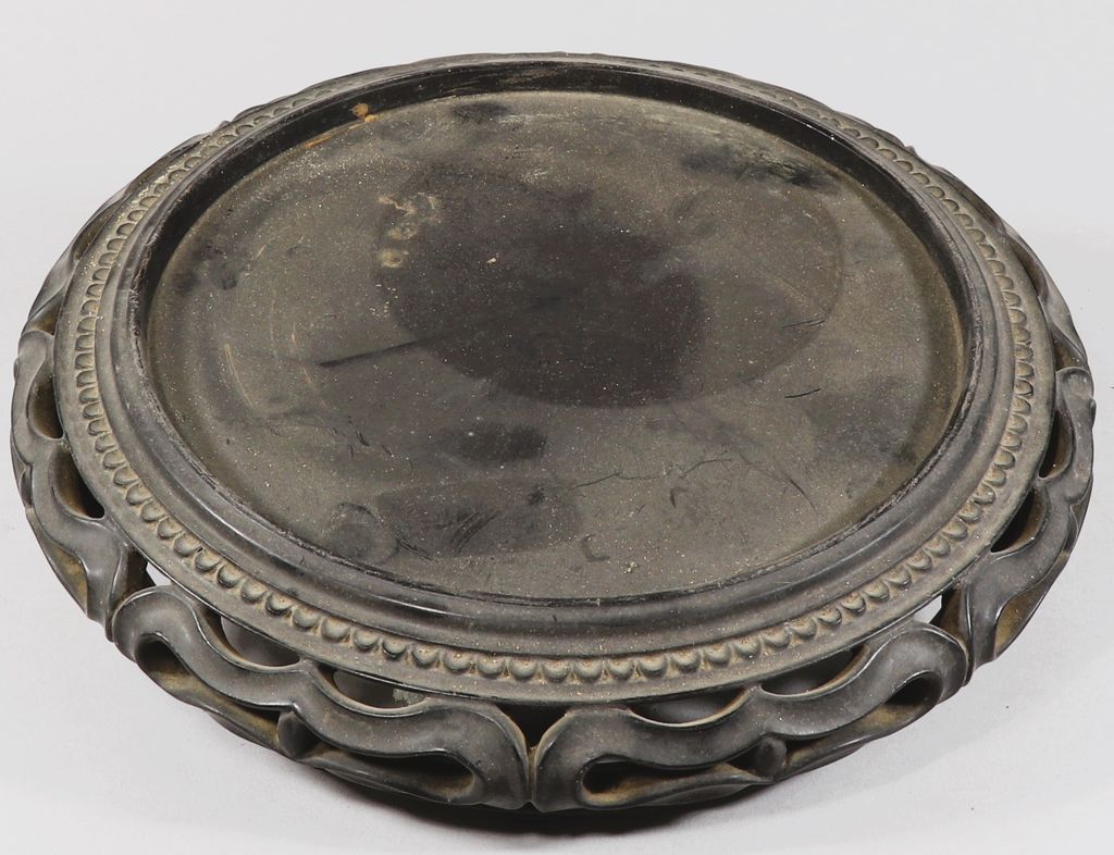 ຕີນຮອງໂຖດອກໄມ້,ເຮັດດ້ວຍໄມ້.