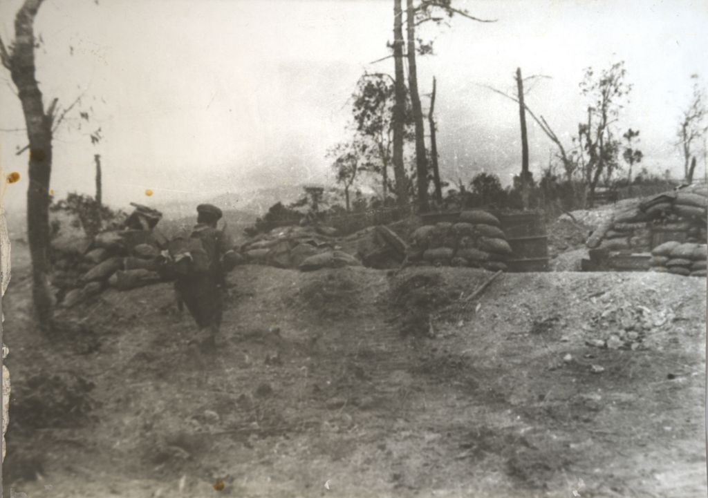 ຄ້າຍ​ທະ​ຫານ