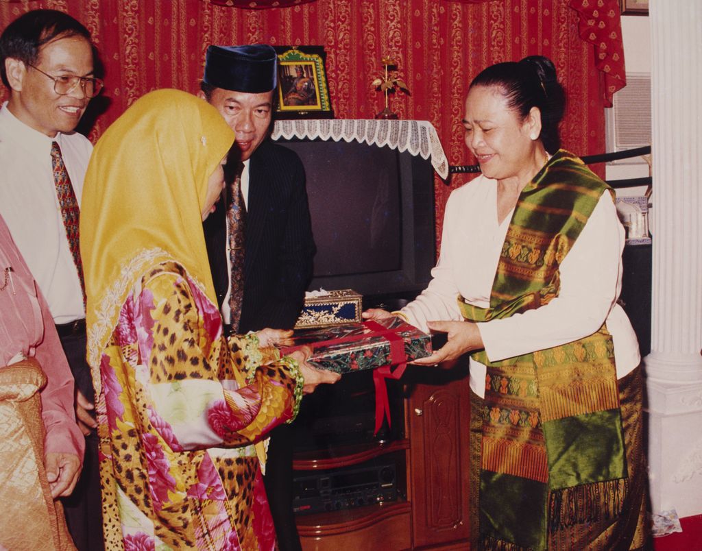 ທ່ານ ຄຳ​ໄຕ ສີ​ພັນ​ດອນ ຢ້ຽມ​ຢາມ​ບູ​ໄນ