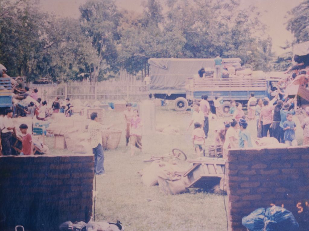 ລົດຂົນສົ່ງສິນຄ້າ