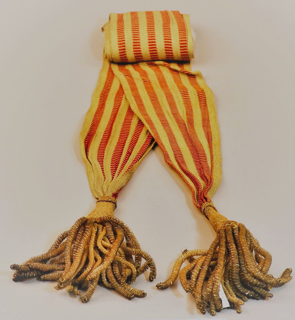 ຜ້າພັນຄໍ ຜໍສາຍດິ້ງຄໍາ