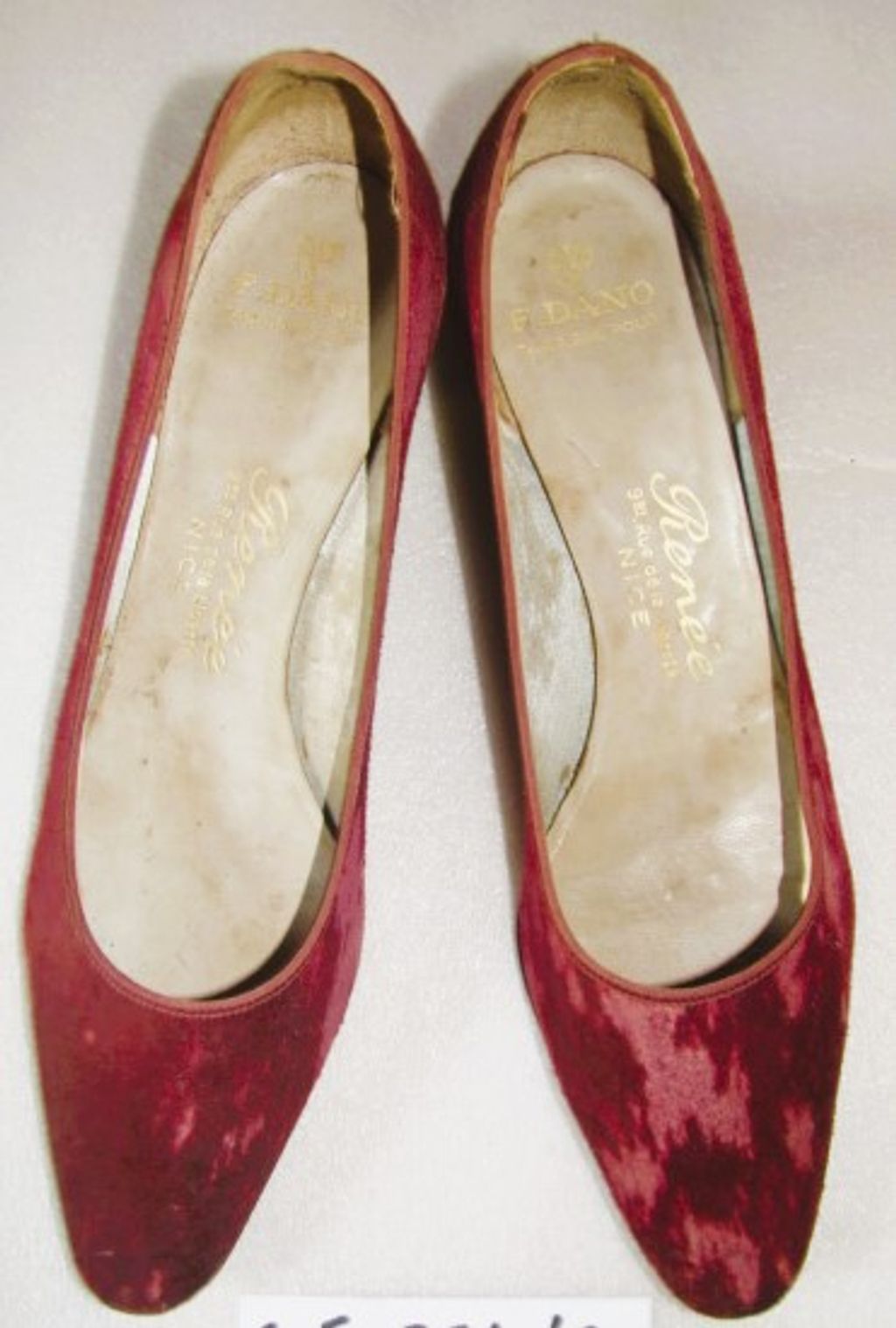 ເກີບຢ່ອງ ສົ້ນຫນາ ຜ້າໄຫມ ສີແດງ ມ່ວງຄຸດ