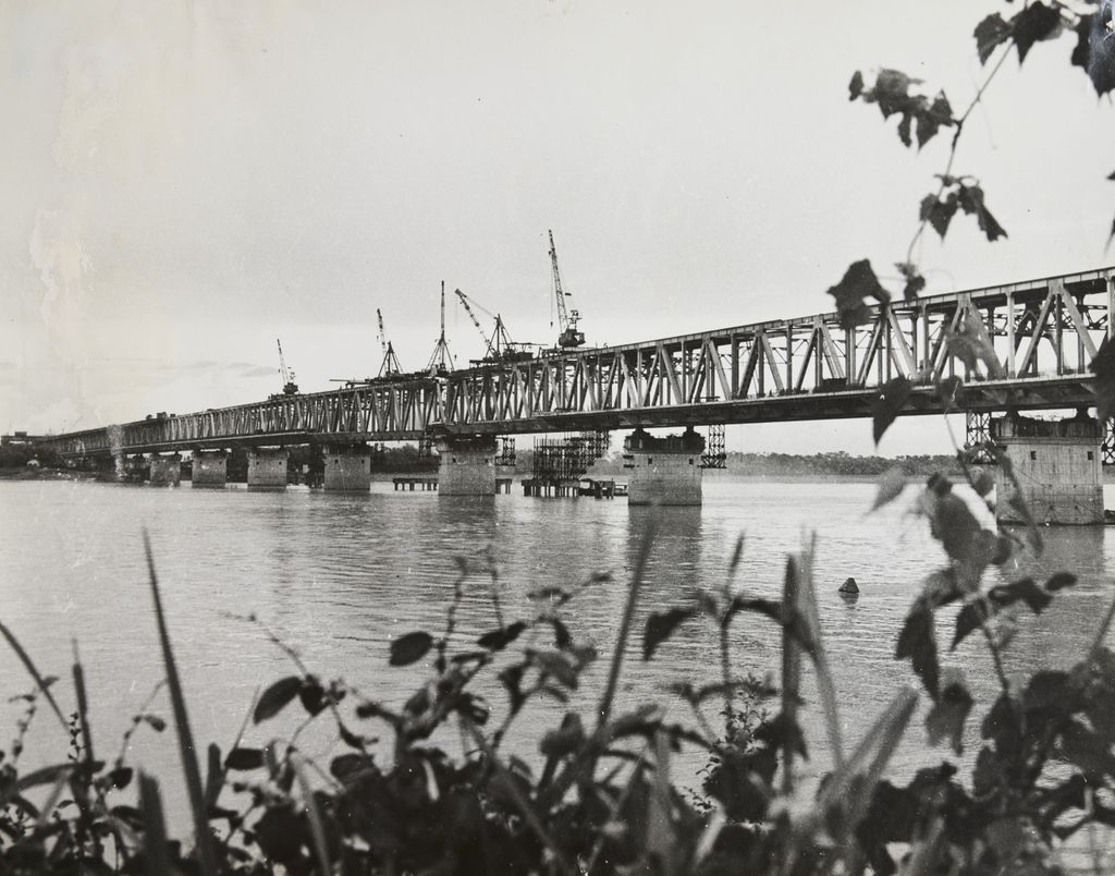 ຂົວ​ຂ້າມ​ແມ່​ນ້ຳ