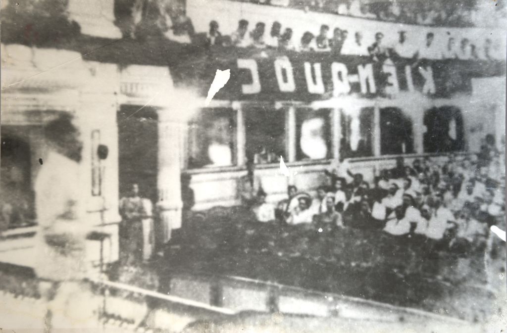 ທ່ານ ໂຮ​ຈິ​ມິນ ເຂົ້າ​ຮ່ວມກອງ​ປະ​ຊຸມ