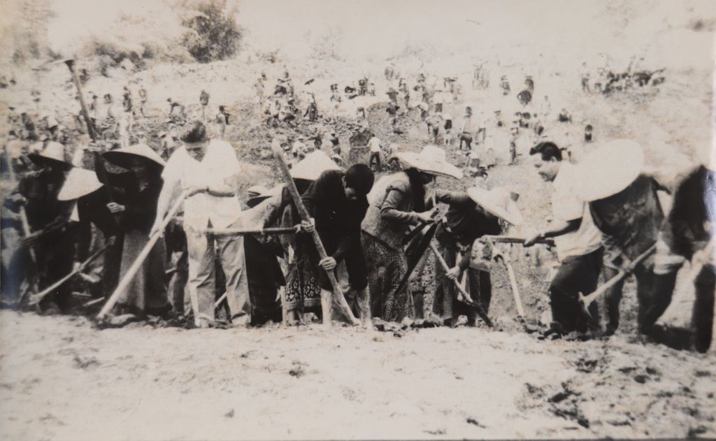 ທ່ານ ໜູ​ຮັ​ກ ພູມ​ສະ​ຫວັນ ຮ່ວມ​ອອກ​ແຮງ​ງານ​ກັບ​ປະ​ຊາ​ຊົນ