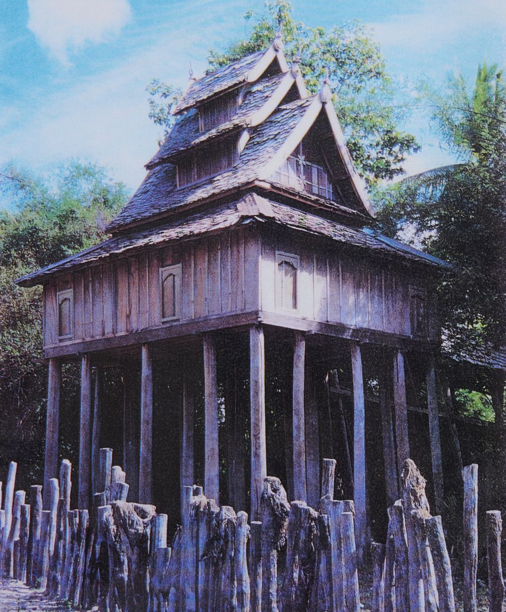 ຫໍໄຕ, ແຂວງສະຫວັນນະເຂດ