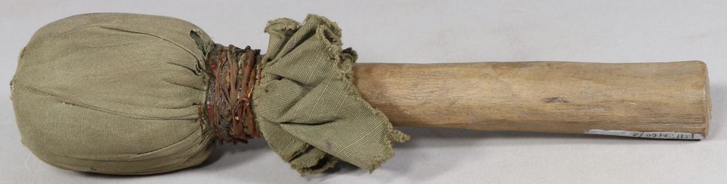 ໄມ້ຕີກອງເຮັດດ້ວຍໄມ້