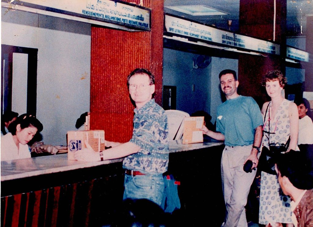 ວຽກ​ງານ​ໄປ​​ຊະ​ນີ​ກາງ