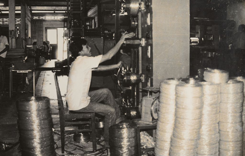 ໂຮງ​ງານ​ຜະ​ລິດ​ເຊືອກ​ຟາງ