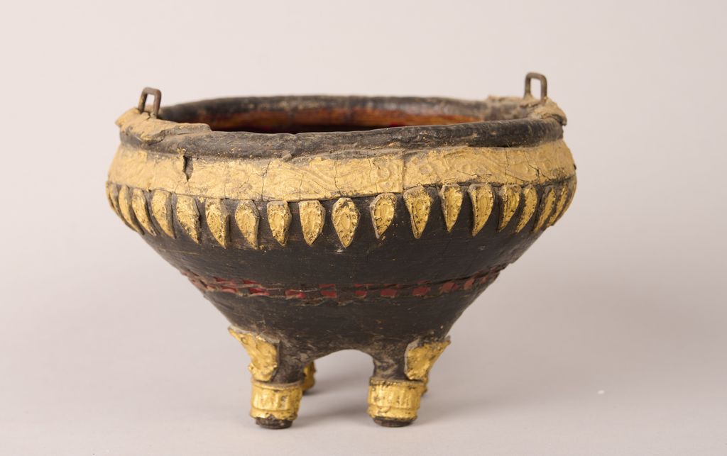 ຂັນໃສ່ບາດ