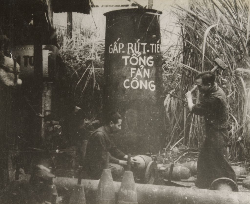 ທະ​ຫານ​ປົດ​ປົດ​ສະ​ນວນ​ລູກ​ລະ​ເບີດ