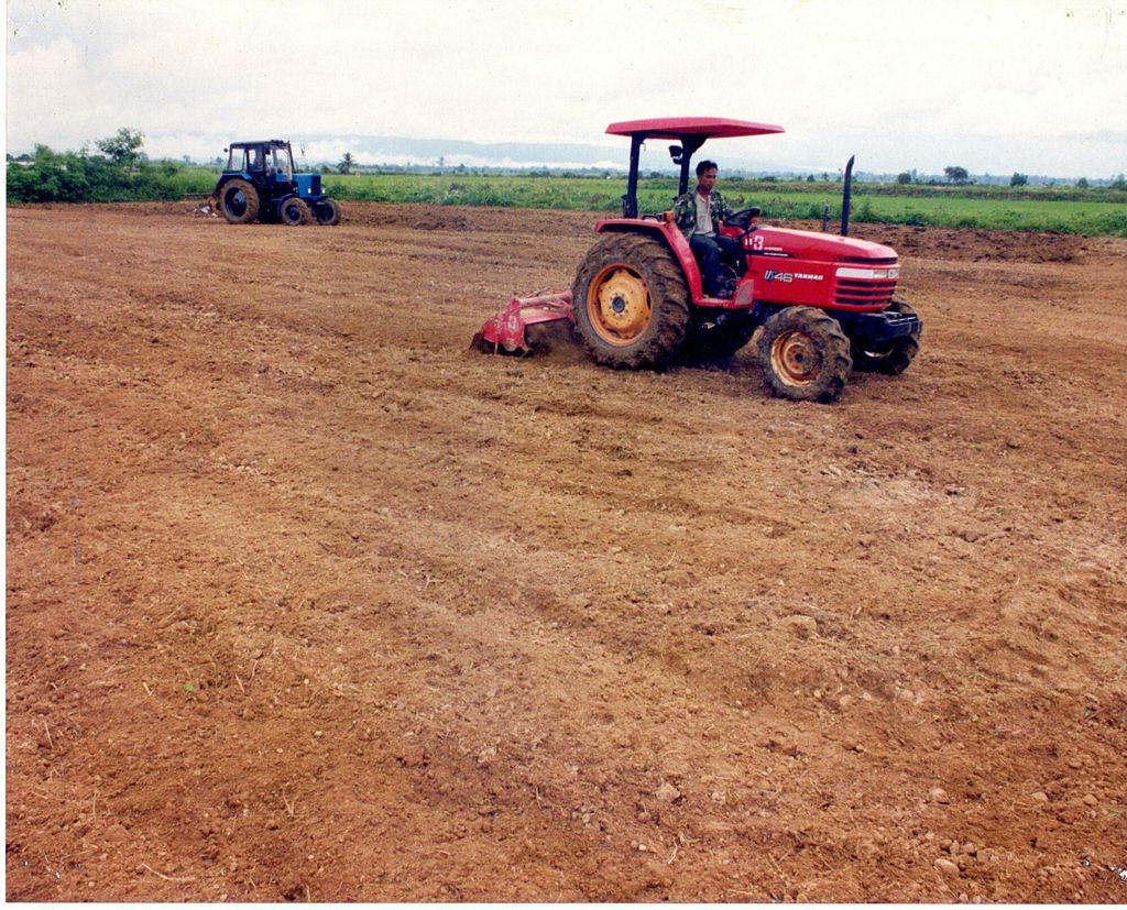 ລົດ​ແທັກ​ເຕີ​2ຄັນ