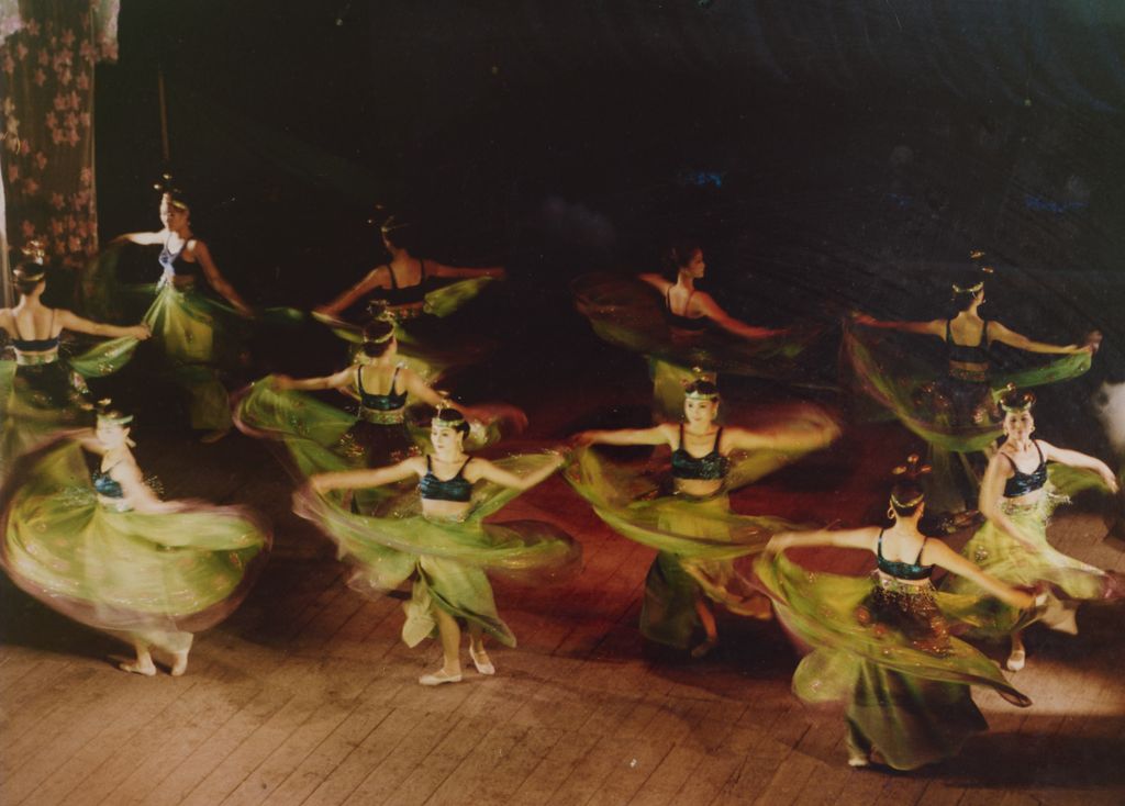 ວາດ​ຟ້ອນ​ແບບ​ນົກ​ເຈົ່າ