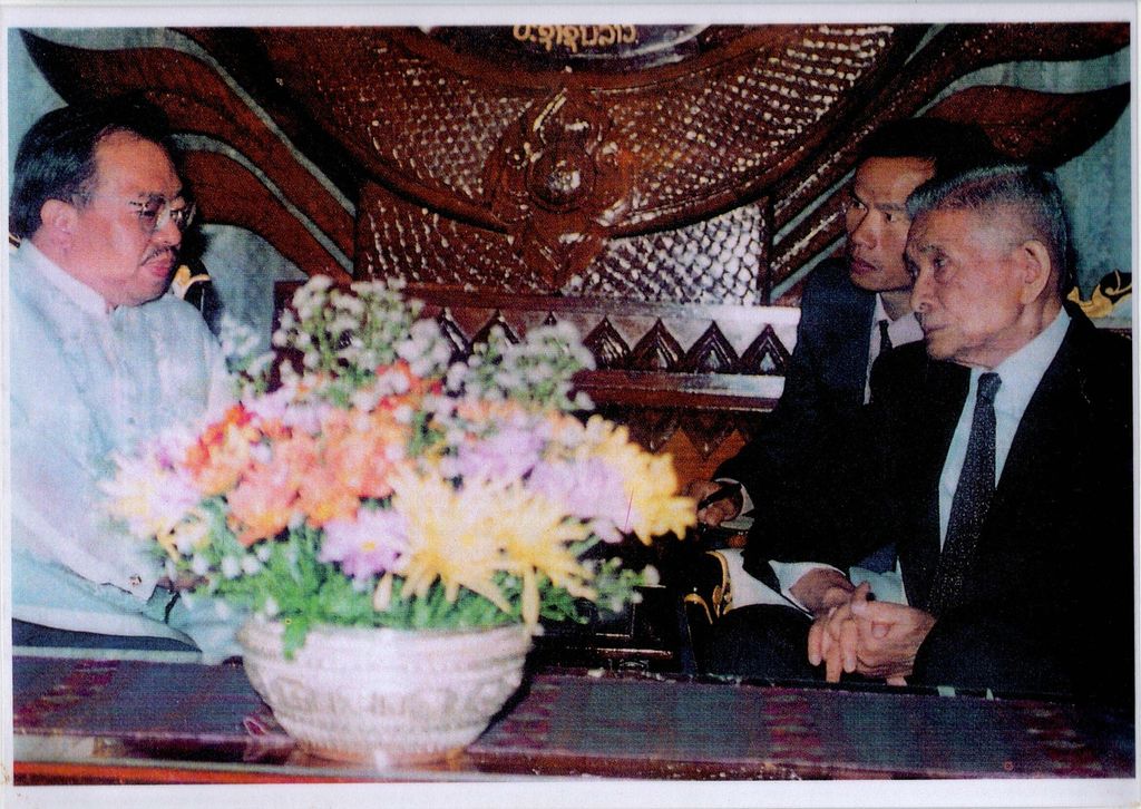 ທ່ານ ໜູຮັກ ພູມສະຫວັນ ຕ້ອນຮັບແຂກຕ່າງປະເທດ