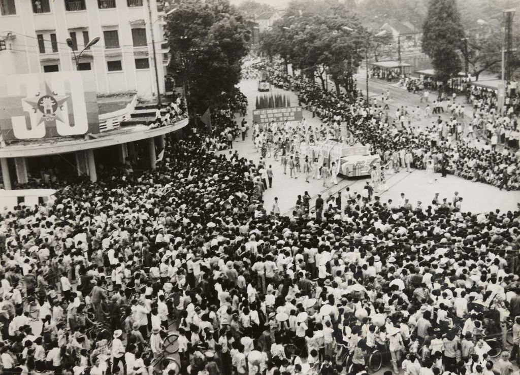 ຊາວ​ຫວຽດ​ນາມ​ໂຮມ​ຊຸມ​ນຸມ