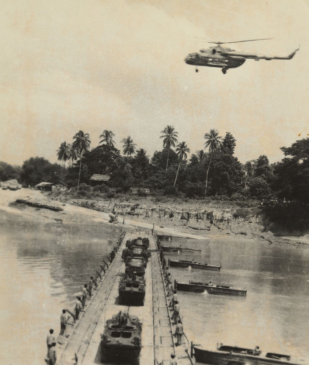 ຝຶກ​ແອບ​ກຳ​ລັງ​ປະ​ສານ​ເຫຼົ່າ (ຂົວ​ພູ)