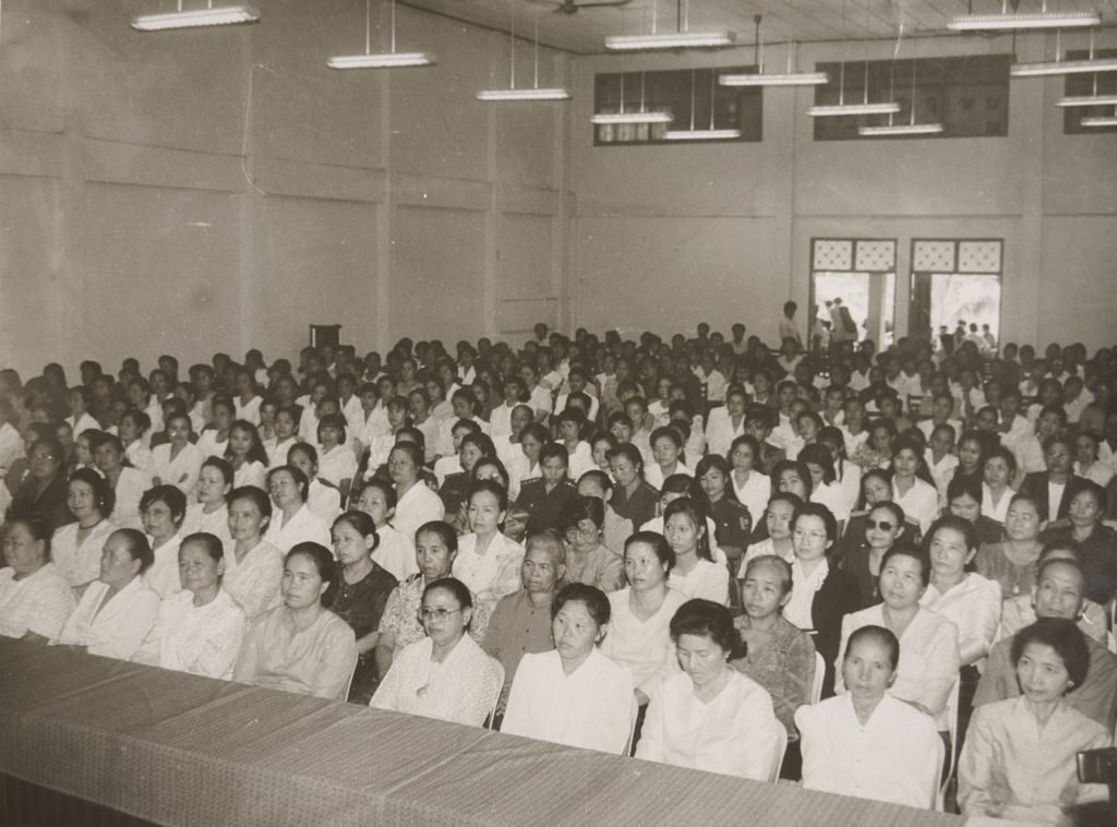 ກອງ​ປະ​ຊຸມ​ແມ່​ຍິງ