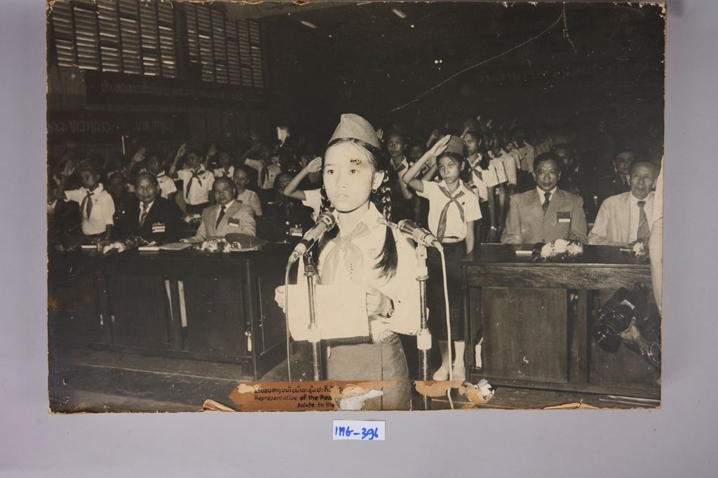 ຂະບວນຕາງໜ້າເຍົາວະຊົນປະຕິວັດສູນກາງເຂົ້າຄຳນັບກອງປະຊຸມໃຫຍ່ຄັ້ງທີ 3 ຂອງພັກ