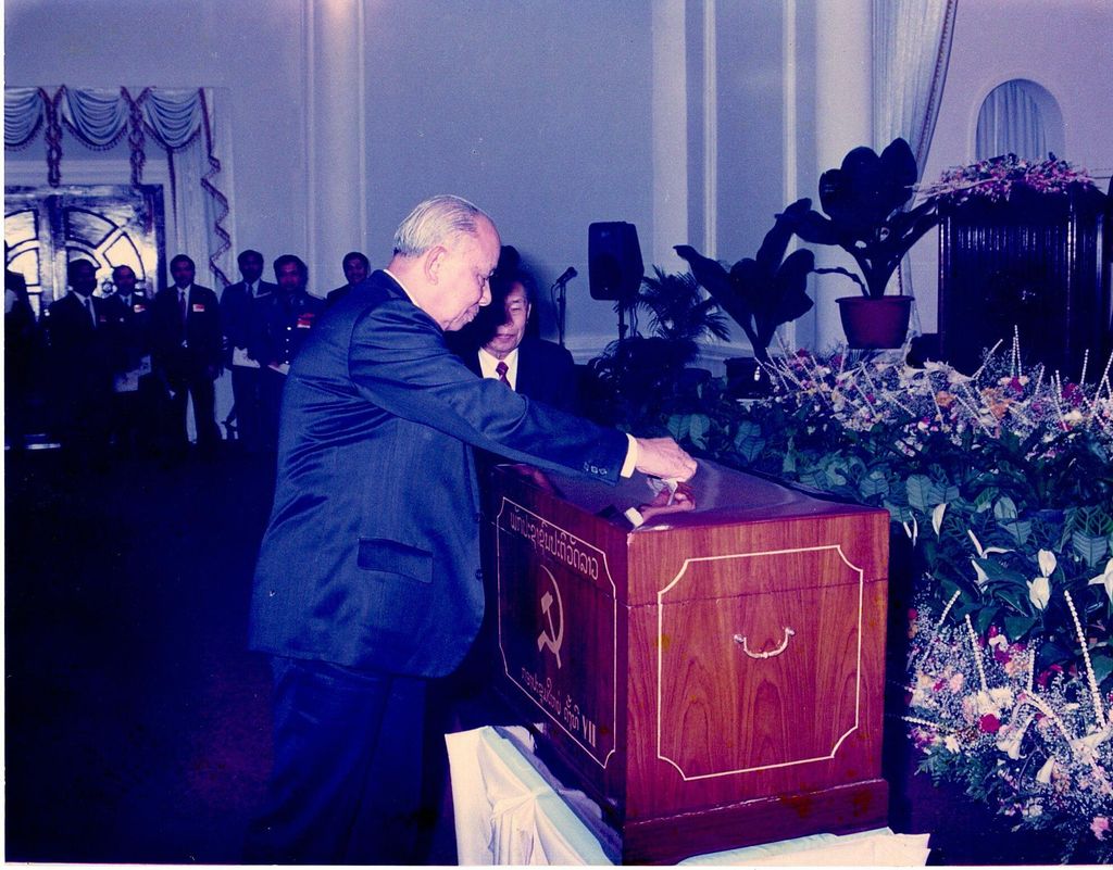 ທ່ານ ຄຳ​ໄຕ​ ສີ​ພັນ​ດອນ ປ່ອນ​ບັດ​ເລືອກ​ເອົາ​ຄະ​ນະ​ບໍ​ລິ​ຫານ​ງານ​ພັກ​ຊຸດ​ໃຫມ່