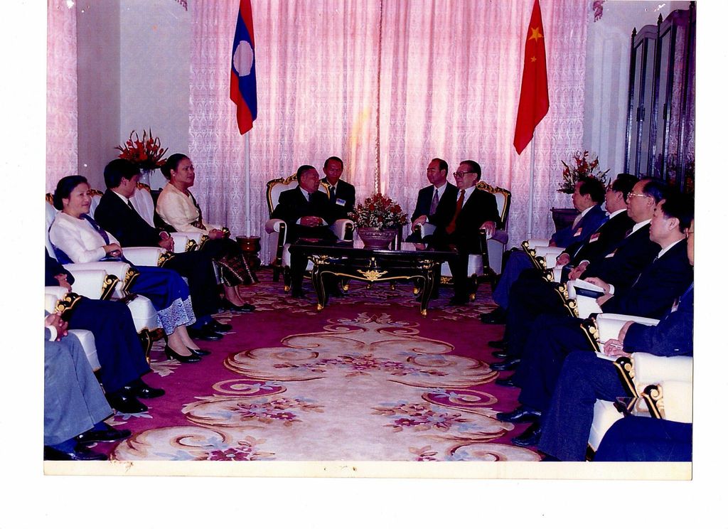 ການ​ນຳ​ຕ​້ອ​ນ​ຮັບ​ແຂກ​ຕ່າງ​ປະ​ເທດ