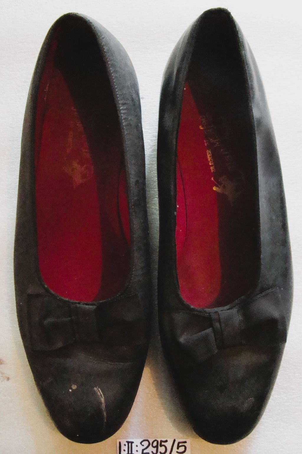 ເກີບຫນັງ ສີດໍາ