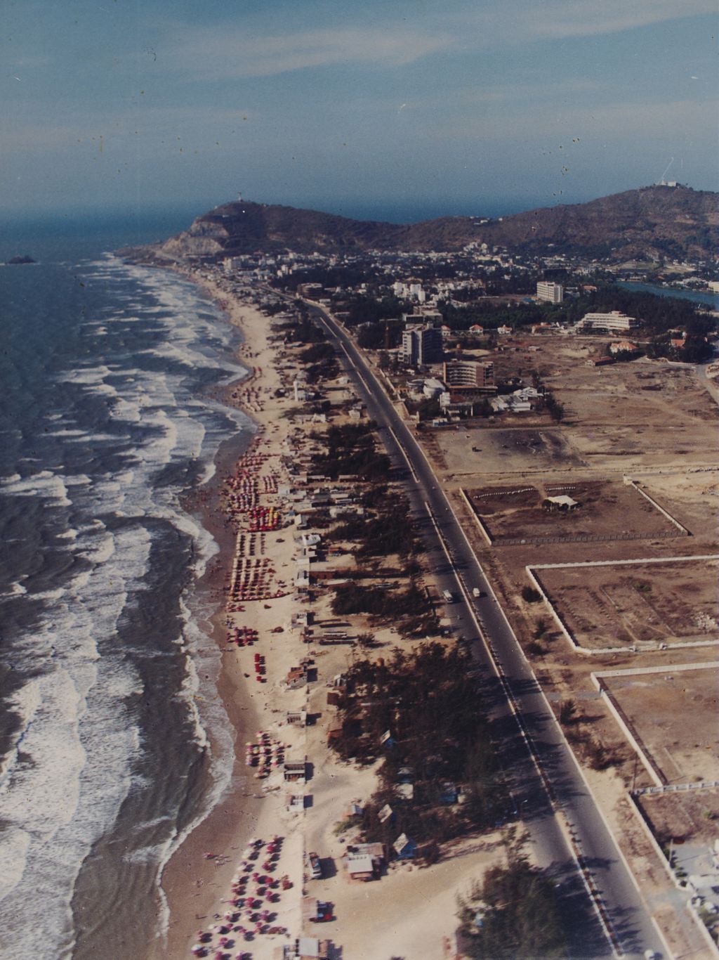 ວຸງ​ເຕົ່າ ນະ​ຄອນ​ທ່ອງ​ທ່ຽວ​ທະ​ເລ