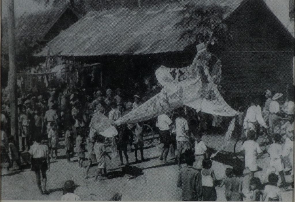 ຮູບ​ພ​າບຂາວດຳ  ບຸນປີໃໝ່ລາວທິ່ສະຫວັນນະເຂດ