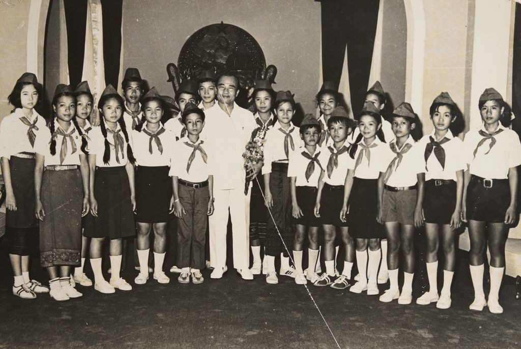 ປະ​ທານ​ສຸ​ພາ​ນຸ​ວົງ ແລະ ຫຼານ​ນ້ອຍ