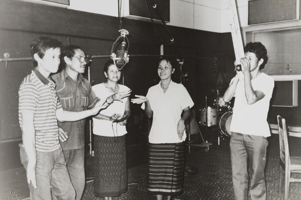 ການ​ຮ້ອງ​ເພງ​ລວມ​ໝູ່