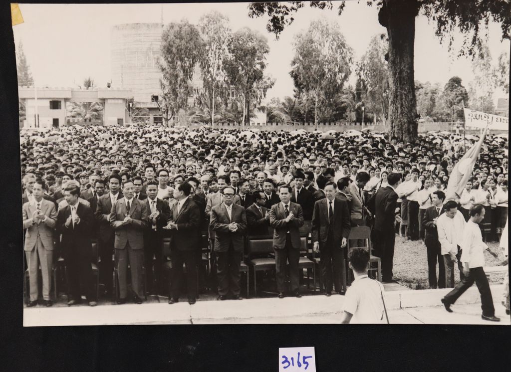 ໂຮມ​ຊຸມ​ນຸມ​ຊົມ​ເຊີຍ​ຄະ​ນະ​ປະ​ຕິ​ວັດ