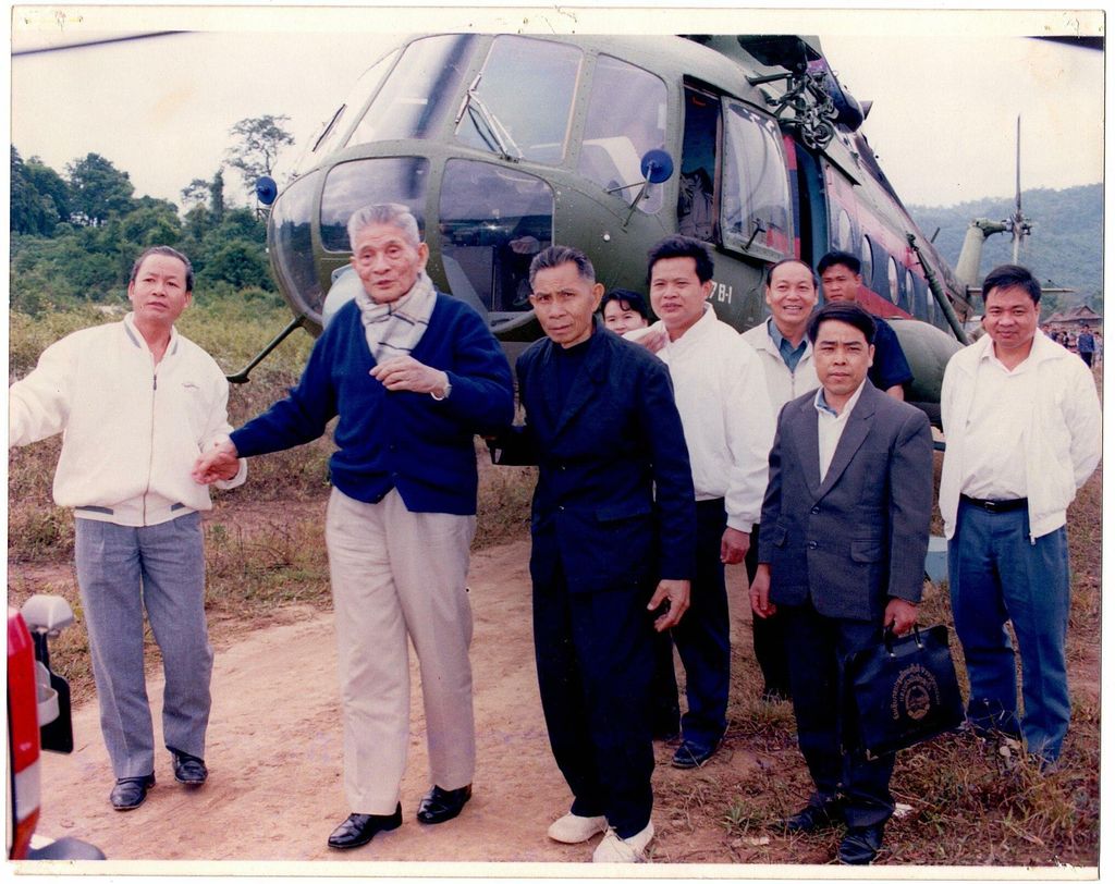 ທ່ານ ໜູຮັກ ພູມສະຫວັນ ຢ້ຽມຢາມຫຼວງພະບາງ