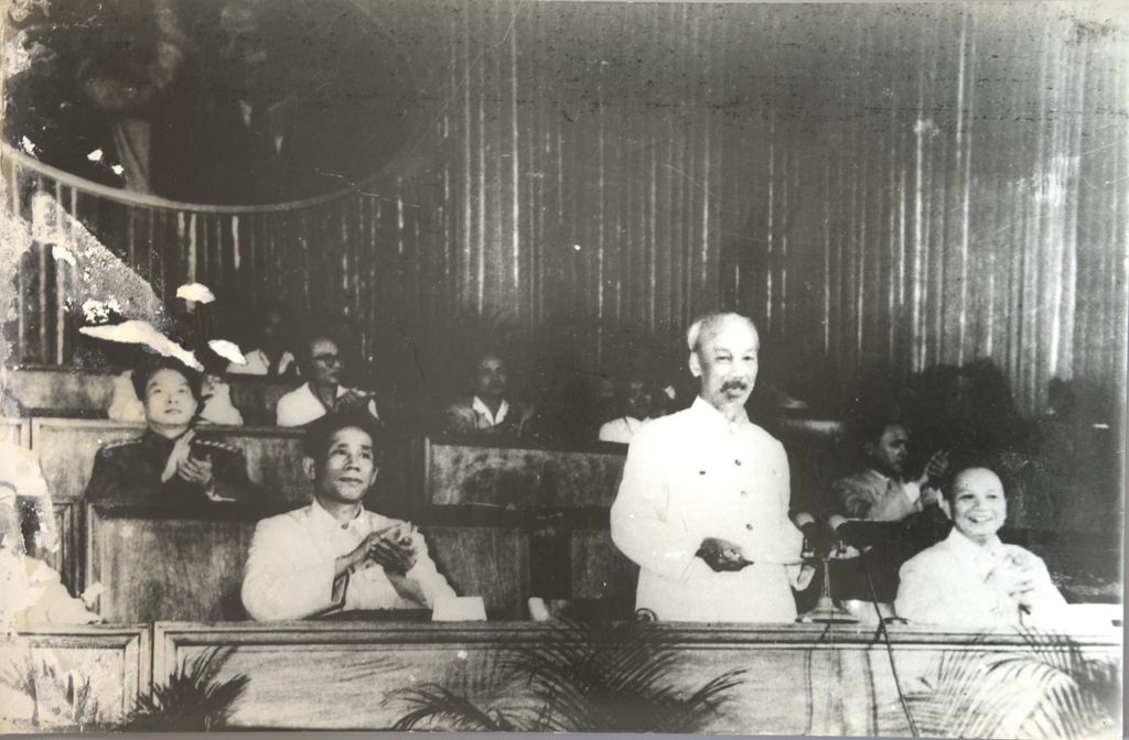 ທ່ານ ໂຮຈິມິນເປັນປະທານກອງປະຊຸມ