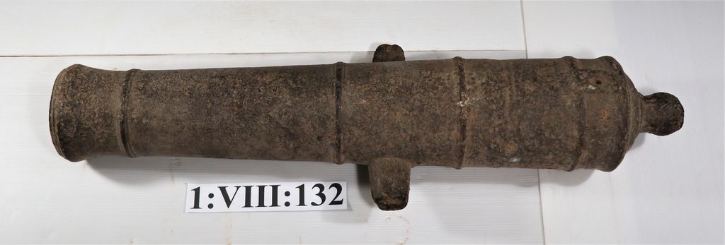 ປືນເຮັັດດ້ວຍເຫຼັກ.