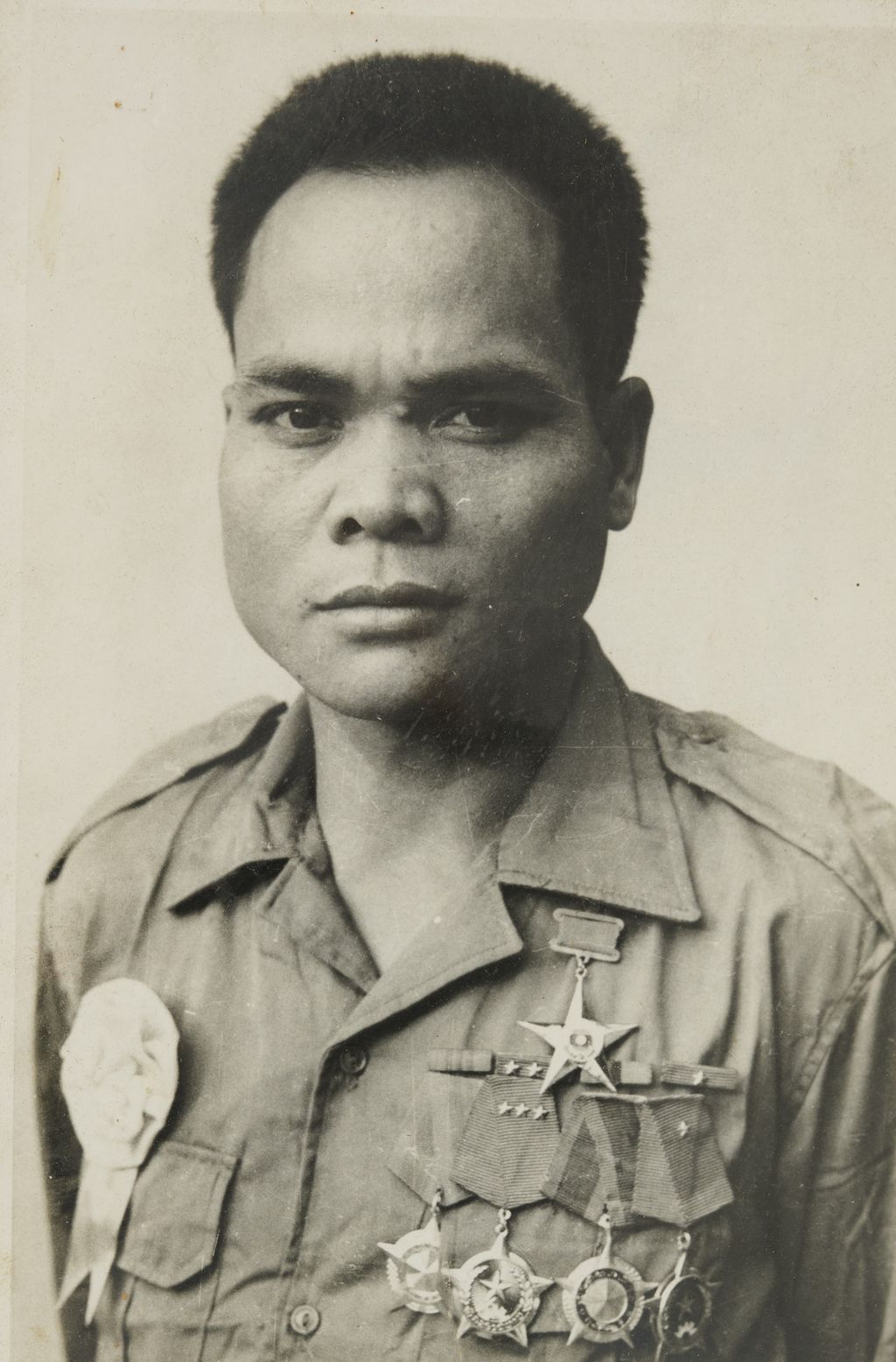 ສະ​ຫ​າຍ ອາ​ລົກ ປ້ອງ​ກັນ​ຊາດ