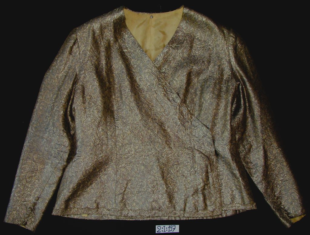 ເສື້ອຄໍປ້າຍ ຜ້າໄໝ ລາຍດອກ ສີຂີ້ມ້າ.