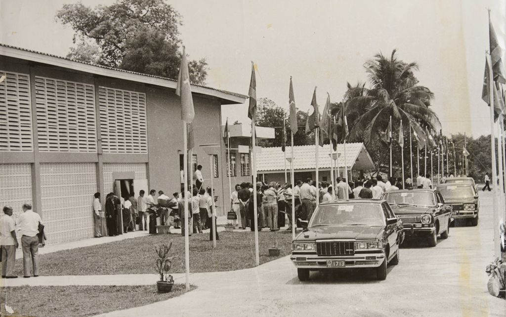 ສຳ​ນັກ​ງານ​ຫ້ອງ​ການ