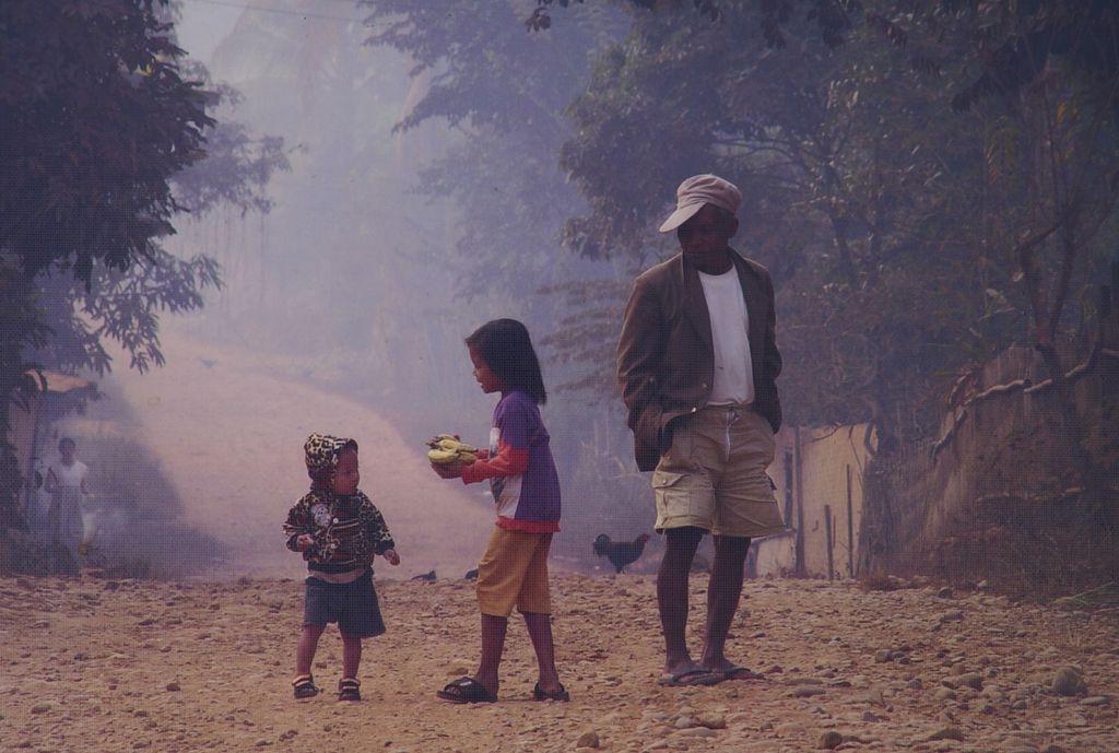 ບັນ​ຍາ​ກາດ ​ຖະ​ໜົນ​ຍາມ​ເຊົ້າ