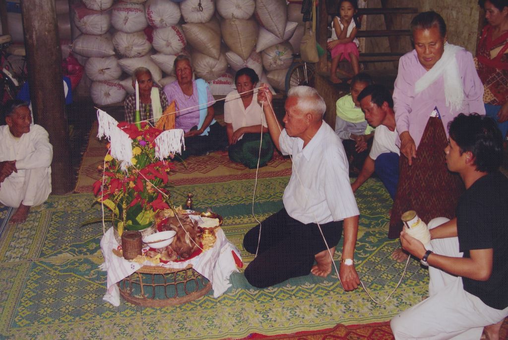 ພິ​ທີ​ບາ​ສີ​ສູ່​ຂວັນ