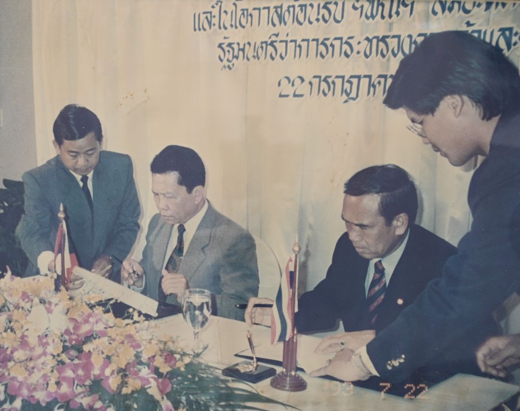 ພິ​ທີ​ເຊັນ​ສັນ​ຍາ​ການ​ຄ້າ​ລະ​ຫວ່າງ​ລາວ-ໄທ