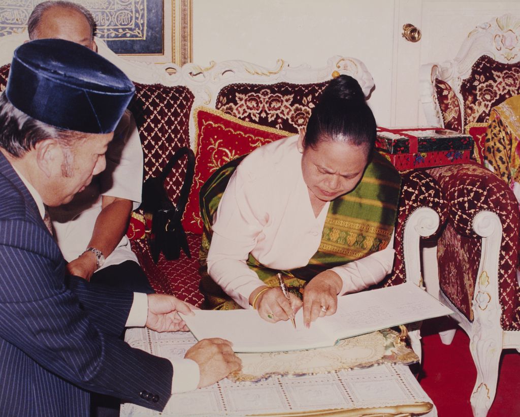 ທ່ານ ຄຳໄຕ ຢ້ຽມຢາມບູໄນ