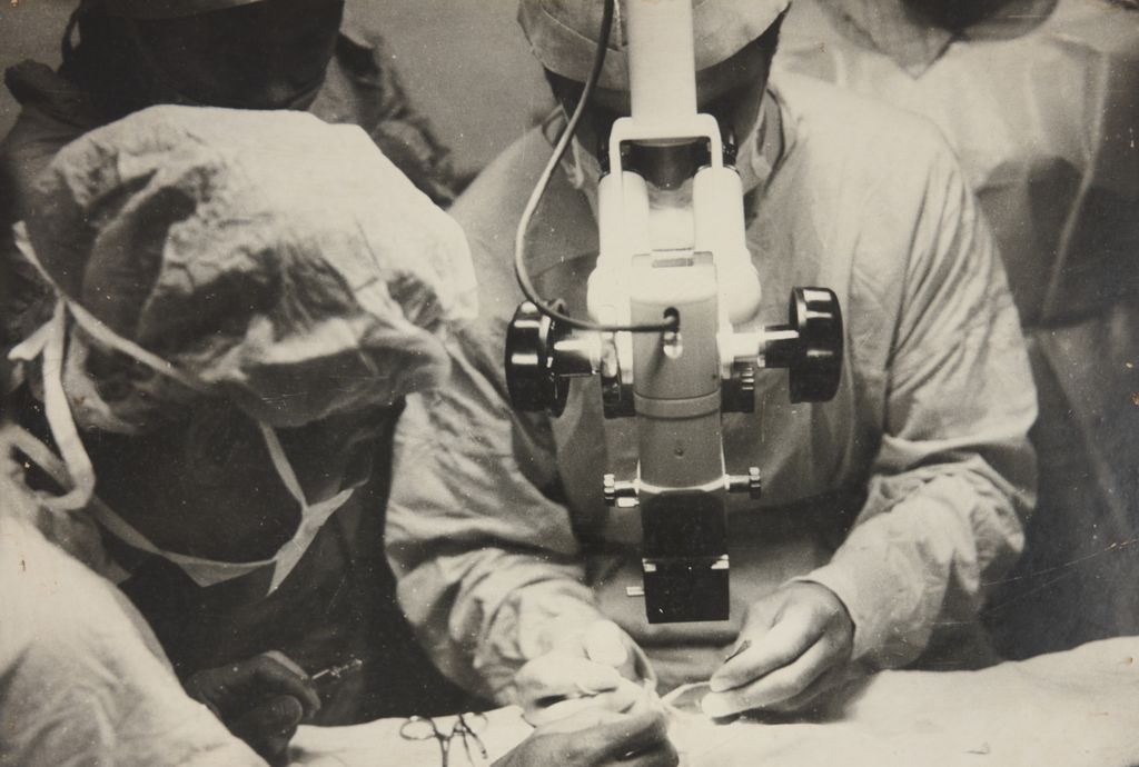 ການ​ຜ່າ​ຕັດ​ແກ້ວ​ຕາ​ຂຸ້ນ ດ້ວຍ​ເຄື່ອງ​ມື​ທັນ​ສະ​ໄໝ